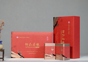 嘉木年华（红）
茶叶：正山小种  净含量：300克/套